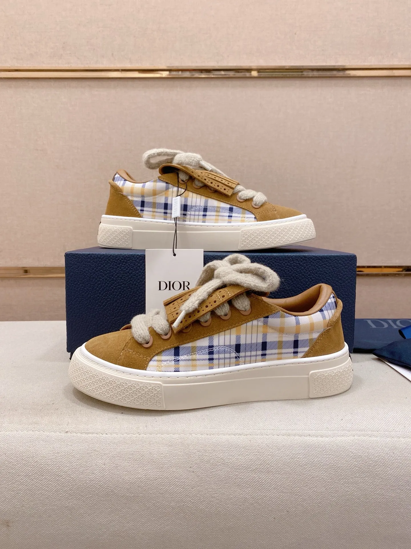 Factory price: 300 Men's shoes 💰[Dior·Dior] Top 🔍Couple style 💏🔍New casual sports style couple shoes, new four-season design, perfect workmanship, lace-up lazy style to create cabinet quality, upper: imported first-layer cowhide, sheepskin lining is soft and comfortable, ultra-light TPU wear-resistant outsole, simple, versatile fashion men's shoes, excellent color code number 35--44